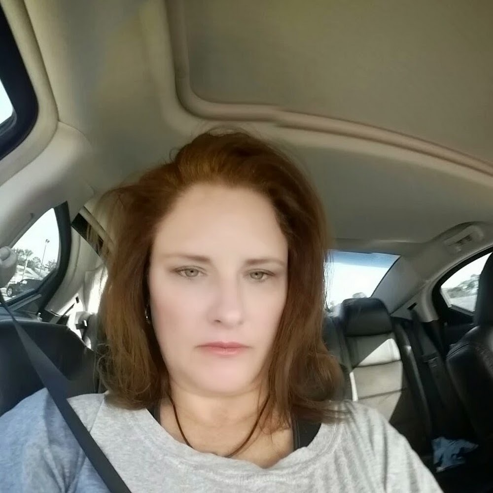 Meet your Posher, Leslie